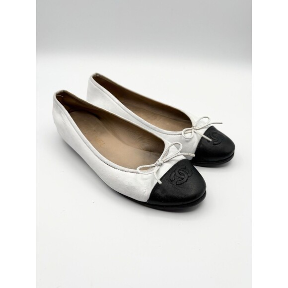 Chanel Ballet Flats White & Black Bi-Color Leather Cap Toe CC Logo Sz EU 36.5 - Picture 3 of 13